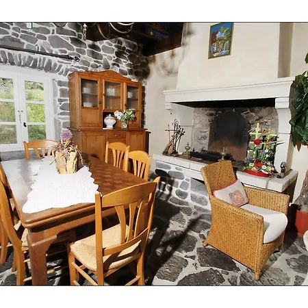 Bed & Breakfast Ferme Du Pic D'allier 3*